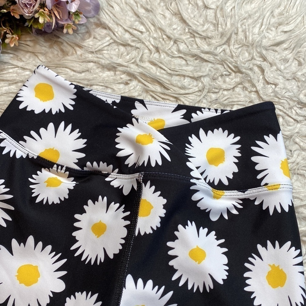 Year Of Ours Daisy Cross Front High Rise Veronica Leggings sz S - Picture 4 of 9